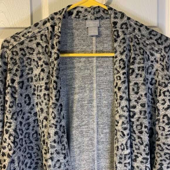 Chico's Women's Leopard Print Cardigan Sz 20 22 Gray Tunic Lightweight Pockets - Picture 3 of 7